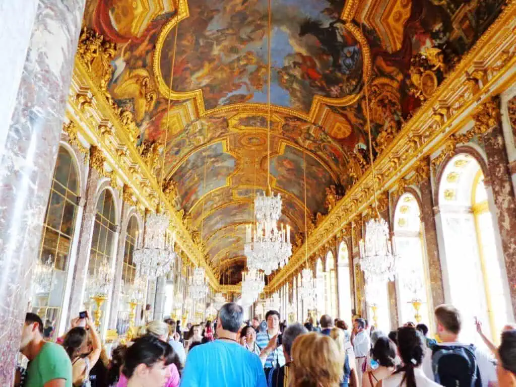 25 of the Best Things to Do in Paris That (Mostly) Won't Break the Bank 34 Hall of Mirrors at Versailles Palace
