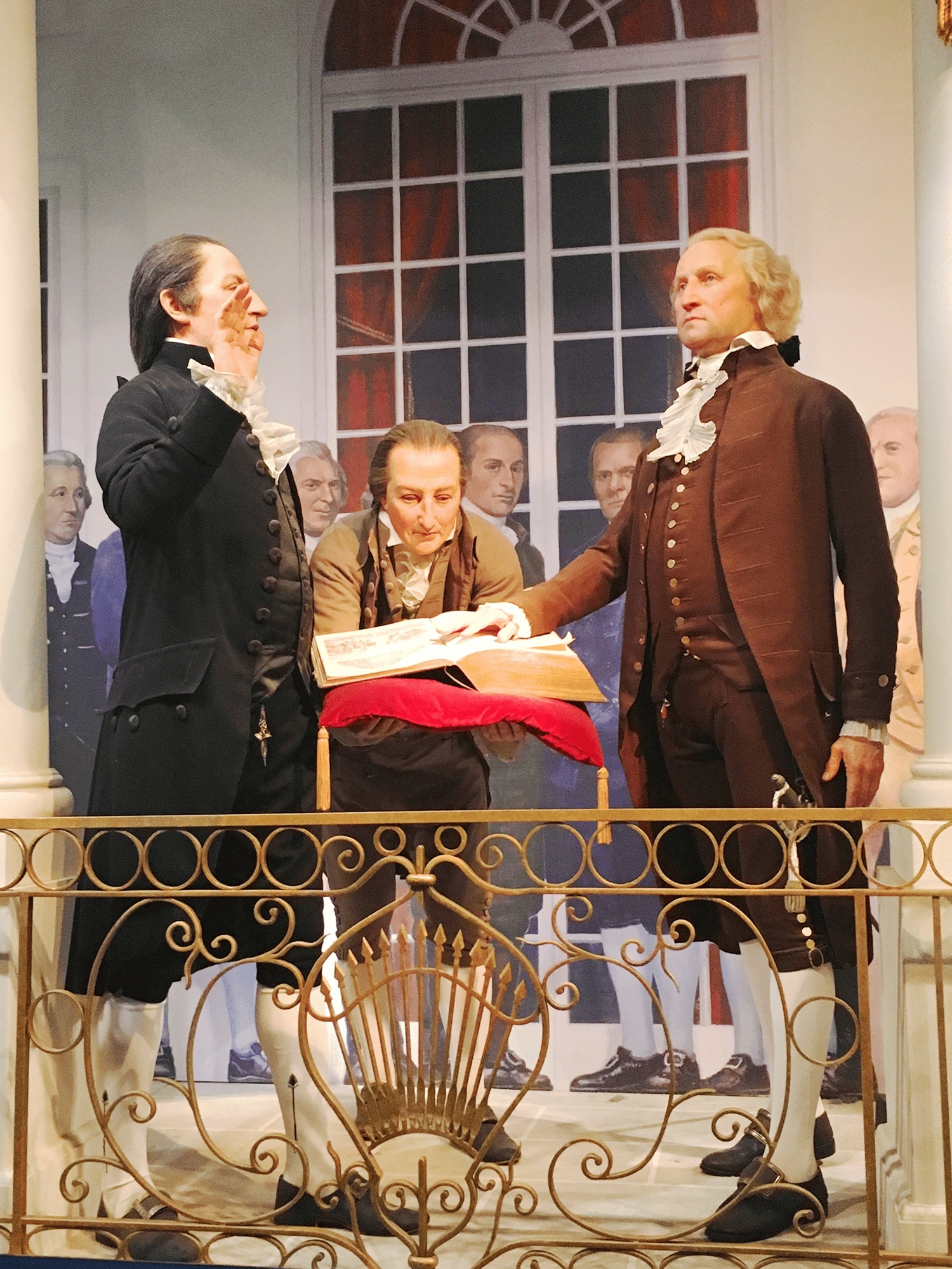 USA 17 Mannequin display at George Washington’s Mount Vernon, Virginia, USA, showing him taking an oath, dressed in colonial attire with one hand on a book, set in a recreated historical interior as part of an American history tour.