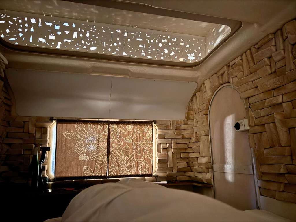 Hüttenpalast Berlin: Reviewing This Caravan Hotel as a Solo Female Traveler 13 huttenpalast berlin kleine schwester skylight night cutouts