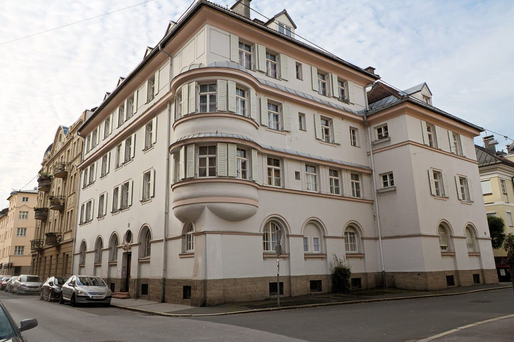 Where to Stay in Salzburg, Austria: My Favorite Area for First-Timers on a Budget 11 elisabeth vorstadt plainstrasse heffter strasse corner building salzburg austria